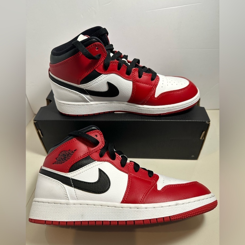Nike Air Jordan 1 Mid GS 🔴⚪️